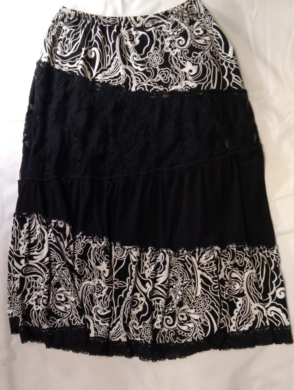 Susan Lawrence Black and White Asymmetrical Patterned Tiered Skirt S